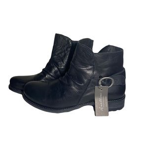 Leather boots by Avellini